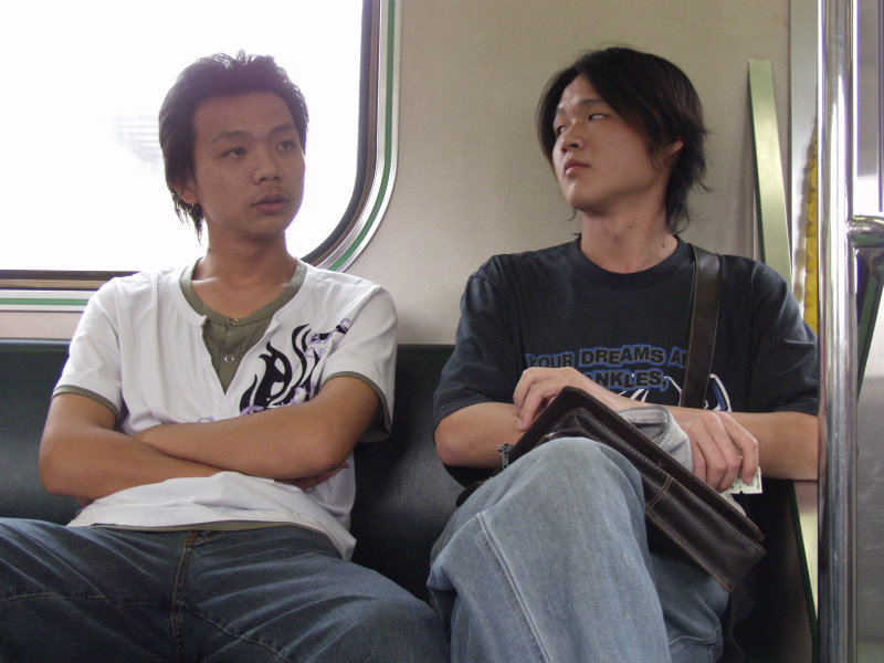 台灣鐵路旅遊攝影電車-區間車交談的旅客2007攝影照片401