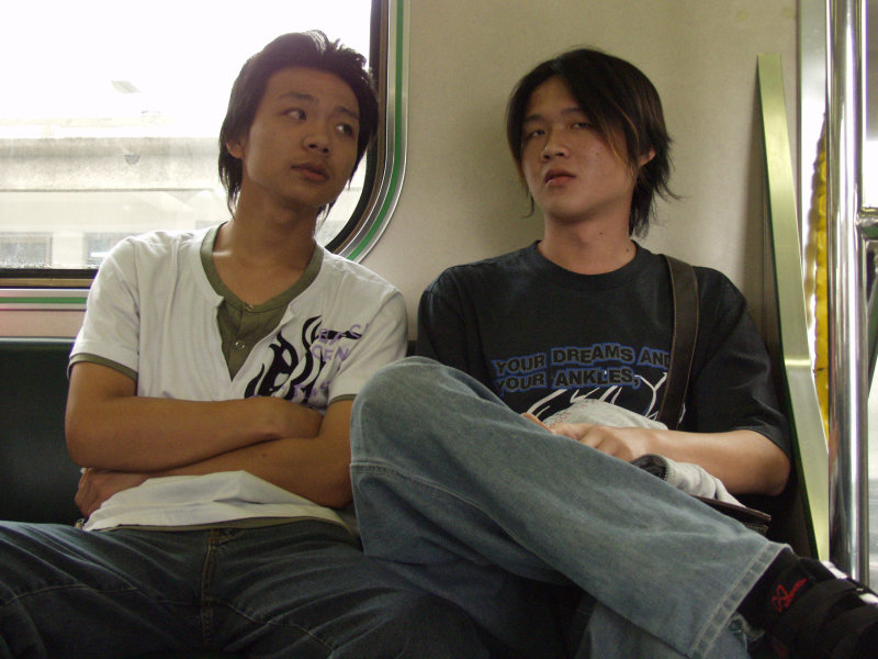 台灣鐵路旅遊攝影電車-區間車交談的旅客2007攝影照片402