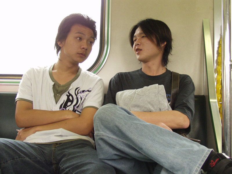 台灣鐵路旅遊攝影電車-區間車交談的旅客2007攝影照片403