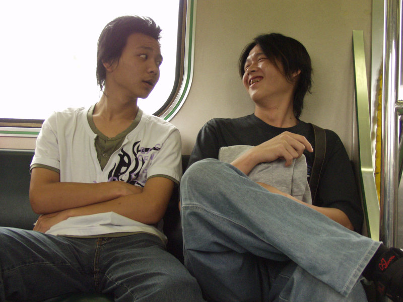 台灣鐵路旅遊攝影電車-區間車交談的旅客2007攝影照片406