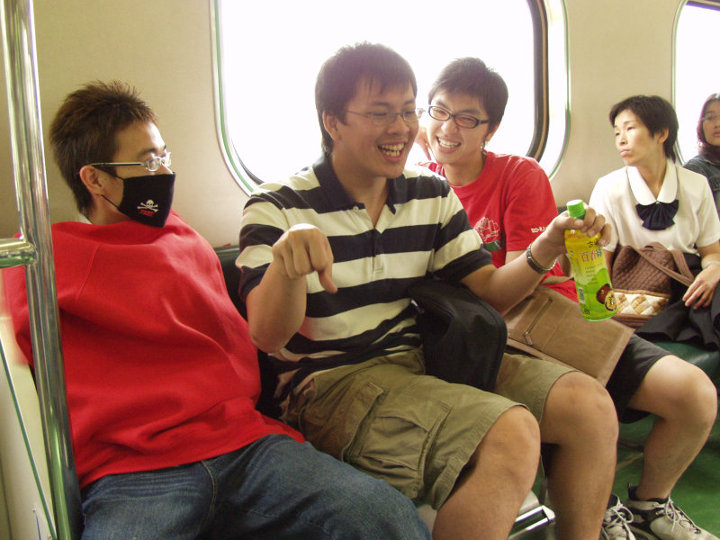 台灣鐵路旅遊攝影電車-區間車交談的旅客2007攝影照片424