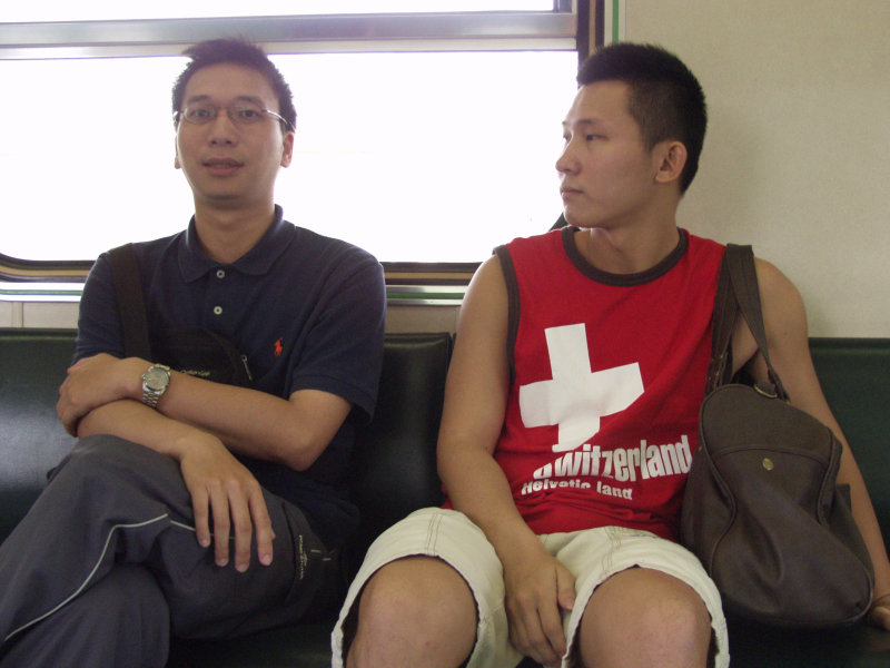 台灣鐵路旅遊攝影電車-區間車交談的旅客2007攝影照片445