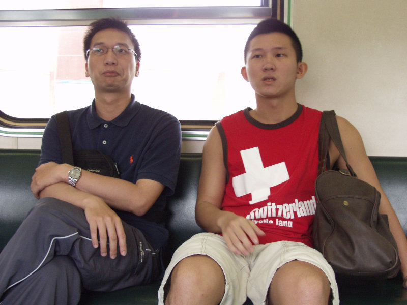 台灣鐵路旅遊攝影電車-區間車交談的旅客2007攝影照片446