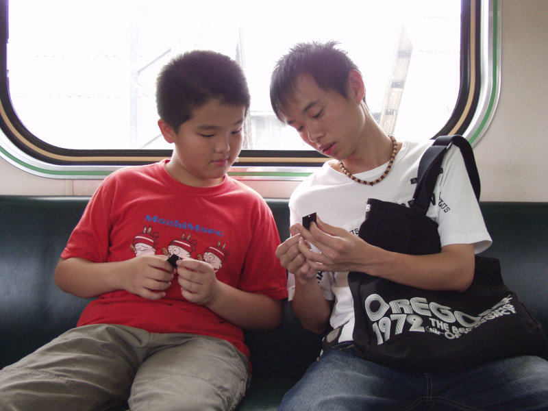 台灣鐵路旅遊攝影電車-區間車交談的旅客2007攝影照片448