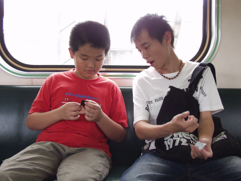 台灣鐵路旅遊攝影電車-區間車交談的旅客2007攝影照片449