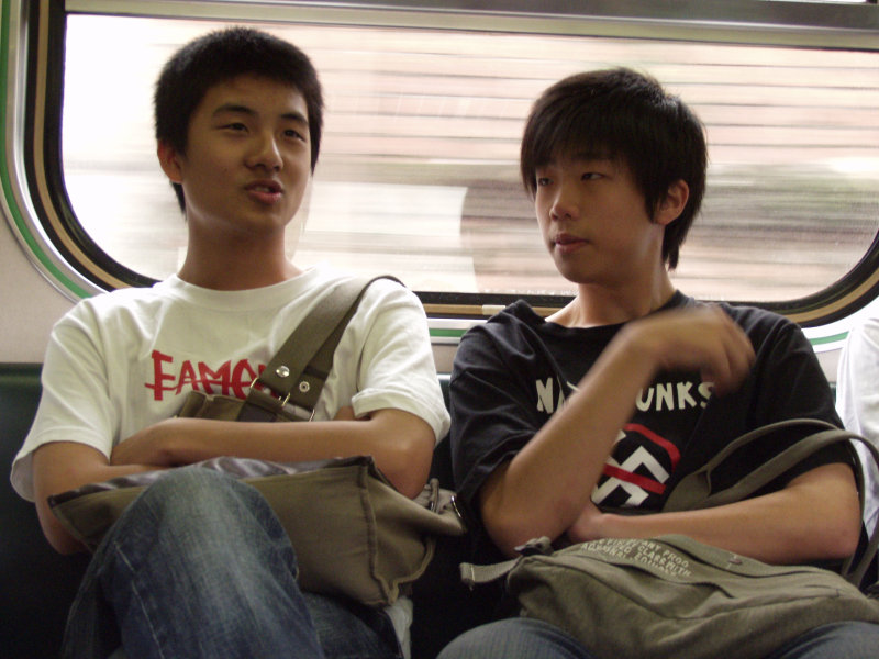 台灣鐵路旅遊攝影電車-區間車交談的旅客2007攝影照片453