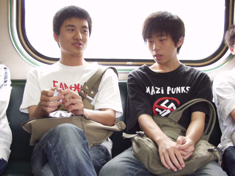 台灣鐵路旅遊攝影電車-區間車交談的旅客2007攝影照片462