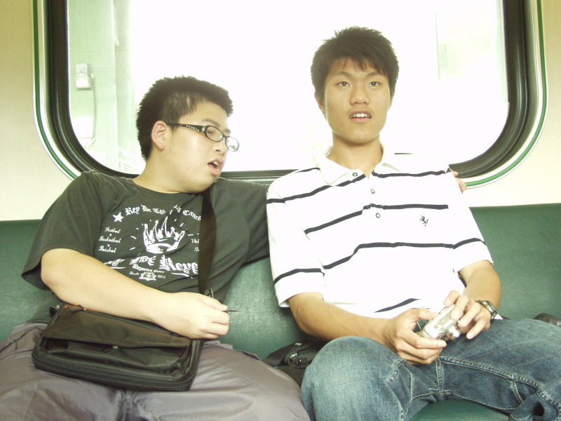 台灣鐵路旅遊攝影電車-區間車交談的旅客2007攝影照片478
