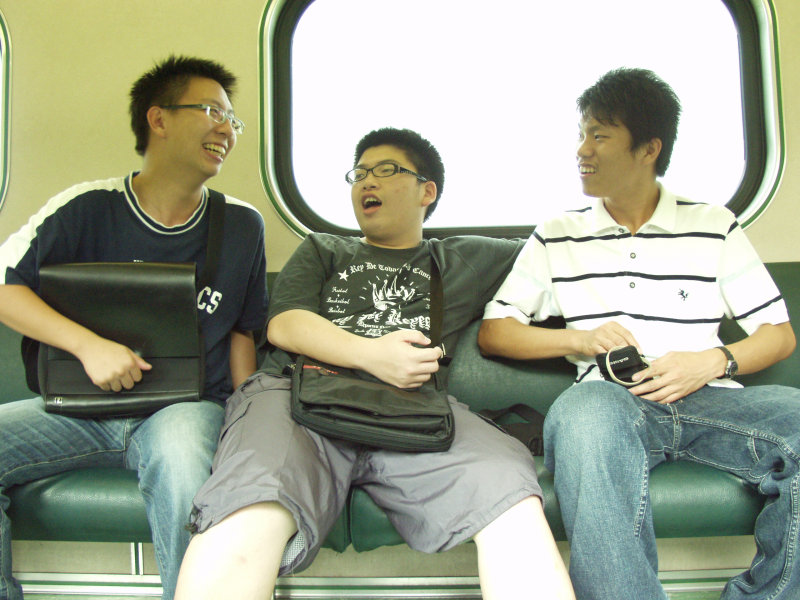 台灣鐵路旅遊攝影電車-區間車交談的旅客2007攝影照片479
