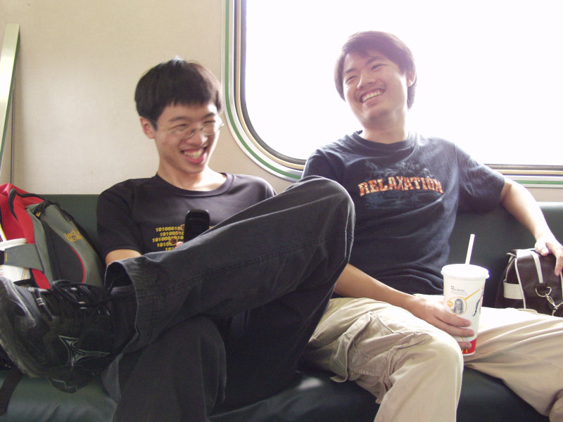 台灣鐵路旅遊攝影電車-區間車交談的旅客2007攝影照片480
