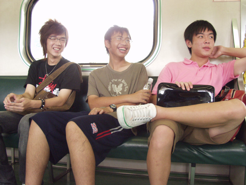 台灣鐵路旅遊攝影電車-區間車交談的旅客2007攝影照片483