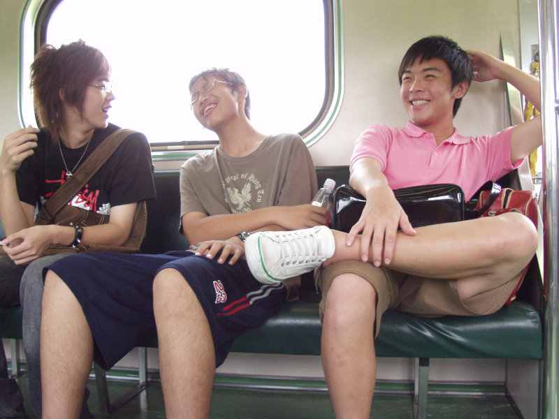 台灣鐵路旅遊攝影電車-區間車交談的旅客2007攝影照片485