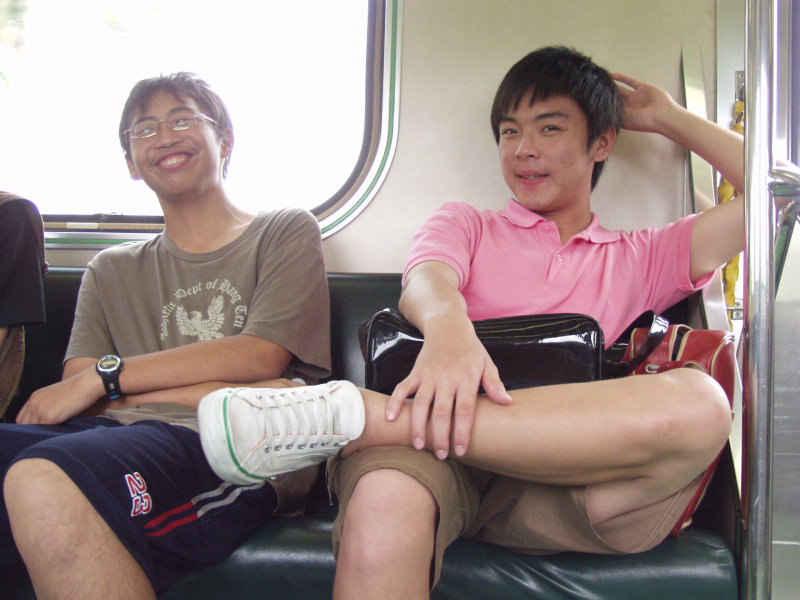 台灣鐵路旅遊攝影電車-區間車交談的旅客2007攝影照片486
