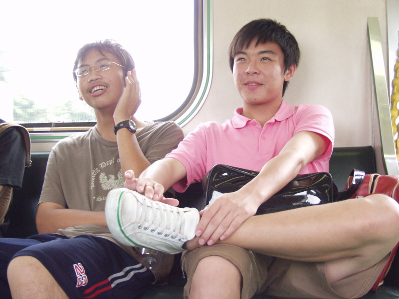 台灣鐵路旅遊攝影電車-區間車交談的旅客2007攝影照片487