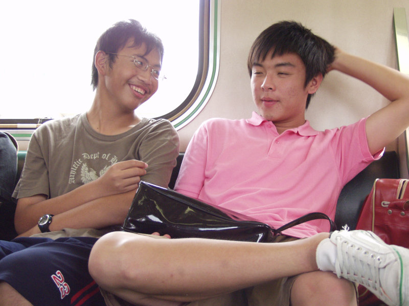 台灣鐵路旅遊攝影電車-區間車交談的旅客2007攝影照片489