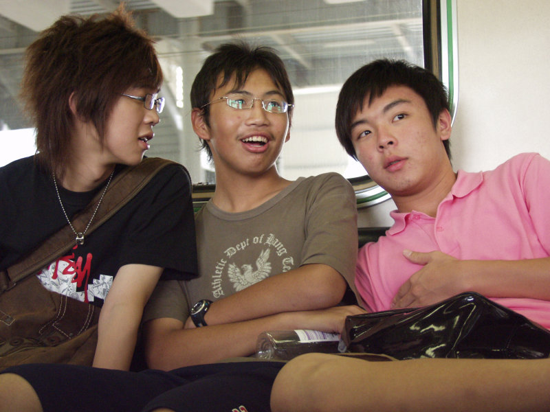台灣鐵路旅遊攝影電車-區間車交談的旅客2007攝影照片490