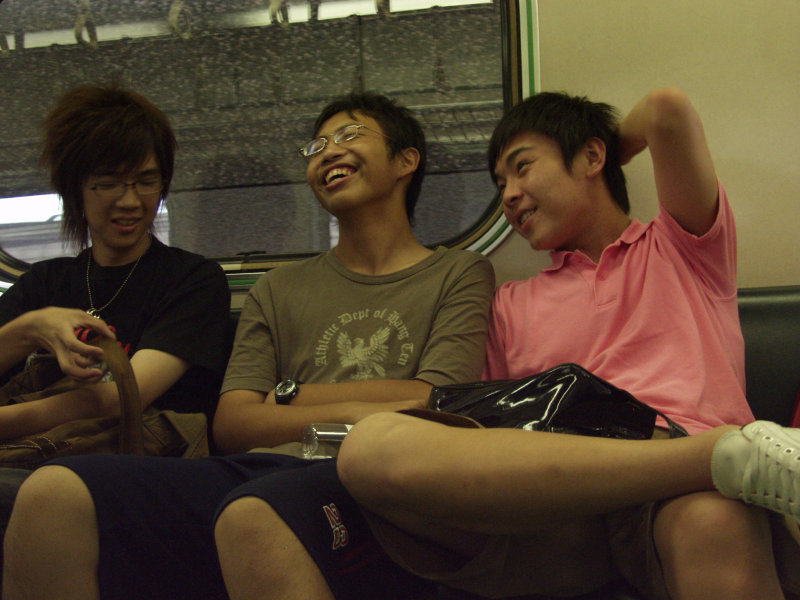 台灣鐵路旅遊攝影電車-區間車交談的旅客2007攝影照片491
