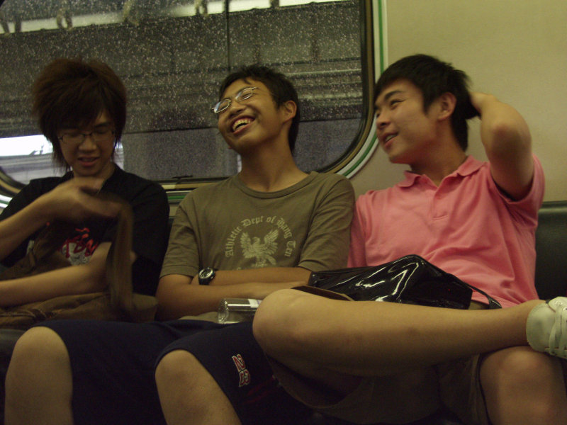 台灣鐵路旅遊攝影電車-區間車交談的旅客2007攝影照片492