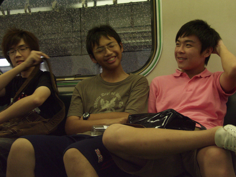 台灣鐵路旅遊攝影電車-區間車交談的旅客2007攝影照片494