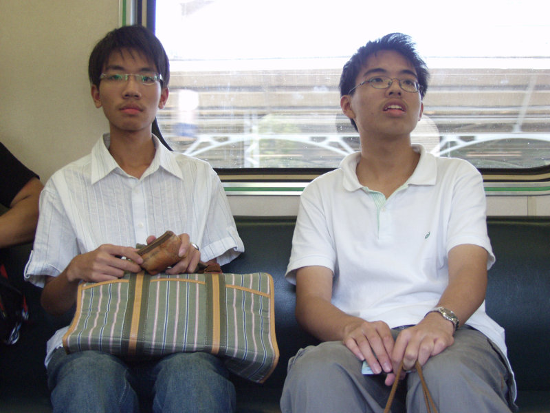 台灣鐵路旅遊攝影電車-區間車交談的旅客2007攝影照片499