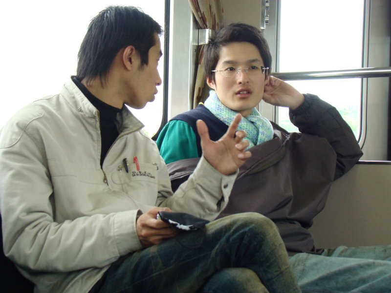 台灣鐵路旅遊攝影電車-區間車交談的旅客2008攝影照片2
