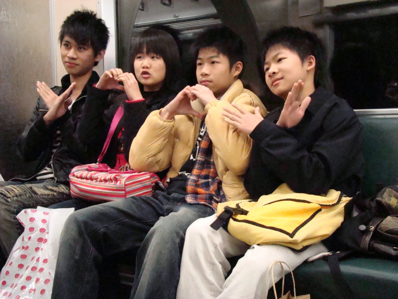 台灣鐵路旅遊攝影電車-區間車交談的旅客2008攝影照片14