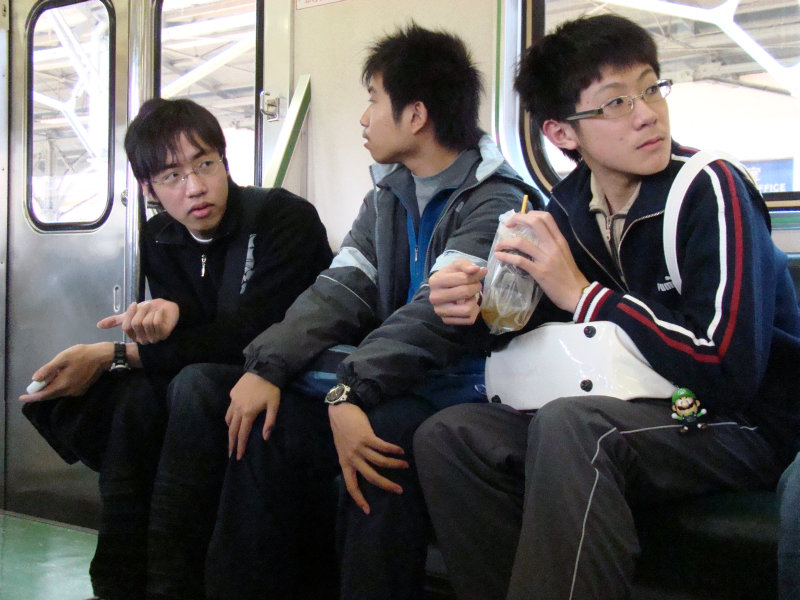 台灣鐵路旅遊攝影電車-區間車交談的旅客2008攝影照片18