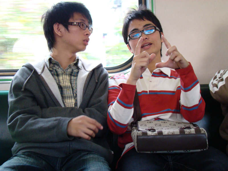 台灣鐵路旅遊攝影電車-區間車交談的旅客2008攝影照片22