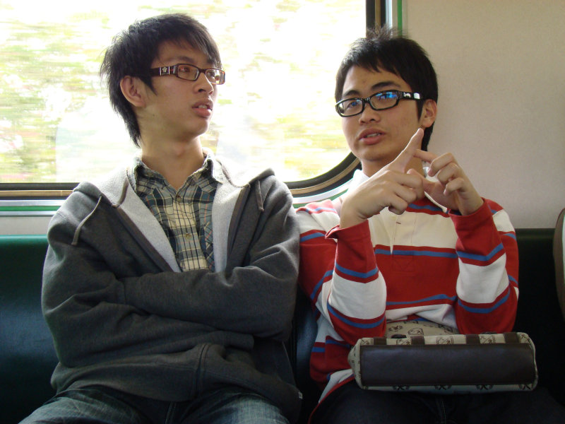 台灣鐵路旅遊攝影電車-區間車交談的旅客2008攝影照片23