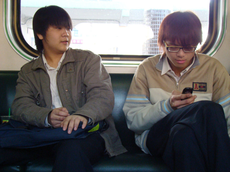 台灣鐵路旅遊攝影電車-區間車交談的旅客2008攝影照片36