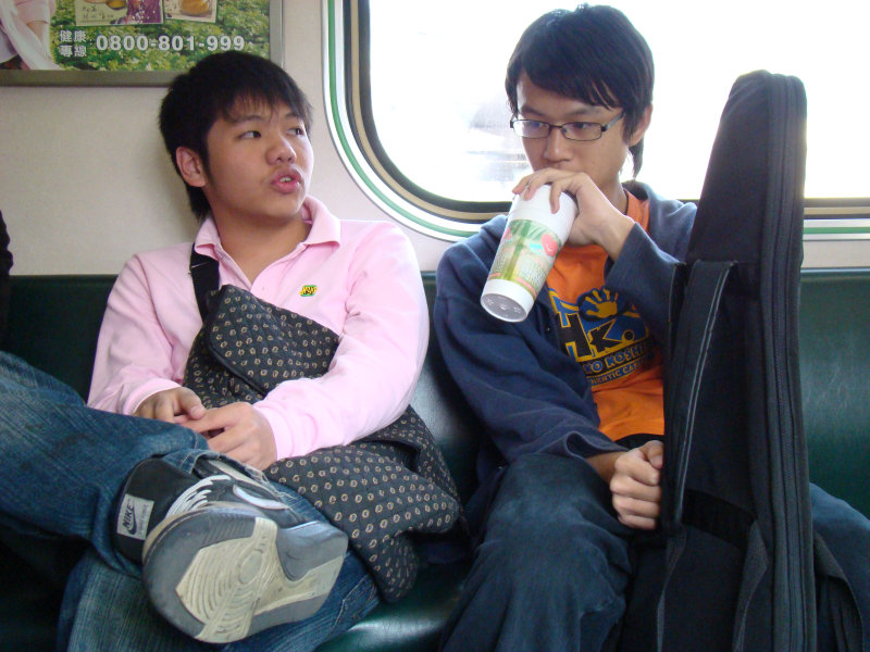 台灣鐵路旅遊攝影電車-區間車交談的旅客2008攝影照片38