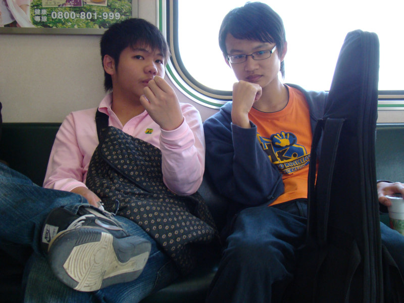 台灣鐵路旅遊攝影電車-區間車交談的旅客2008攝影照片39
