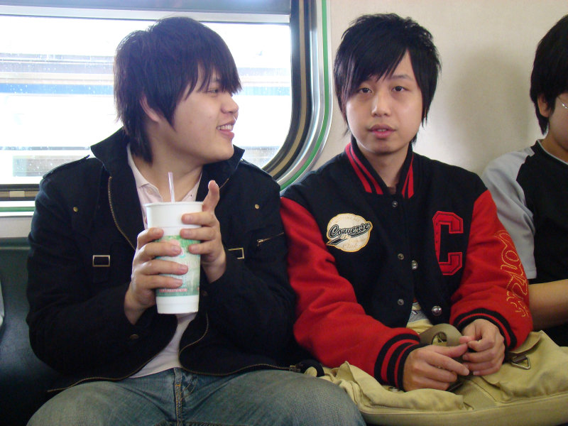 台灣鐵路旅遊攝影電車-區間車交談的旅客2008攝影照片44
