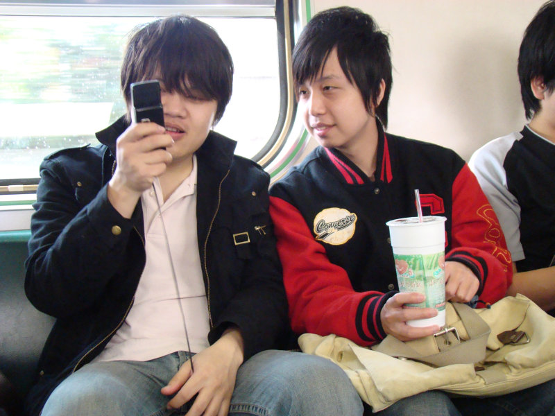 台灣鐵路旅遊攝影電車-區間車交談的旅客2008攝影照片47