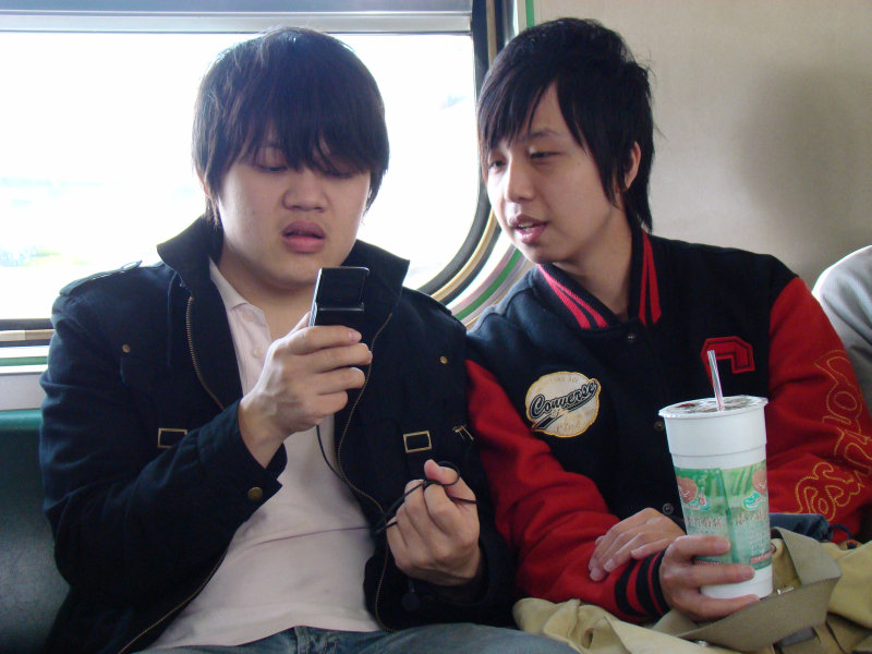台灣鐵路旅遊攝影電車-區間車交談的旅客2008攝影照片48