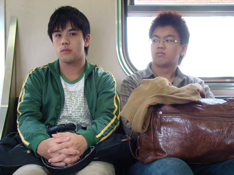 台灣鐵路旅遊攝影電車-區間車交談的旅客2008攝影照片50