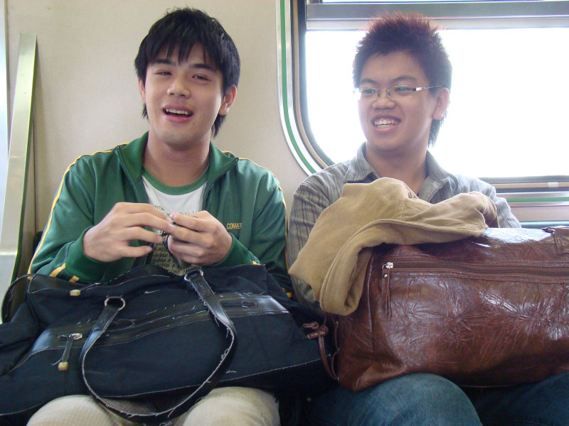 台灣鐵路旅遊攝影電車-區間車交談的旅客2008攝影照片52