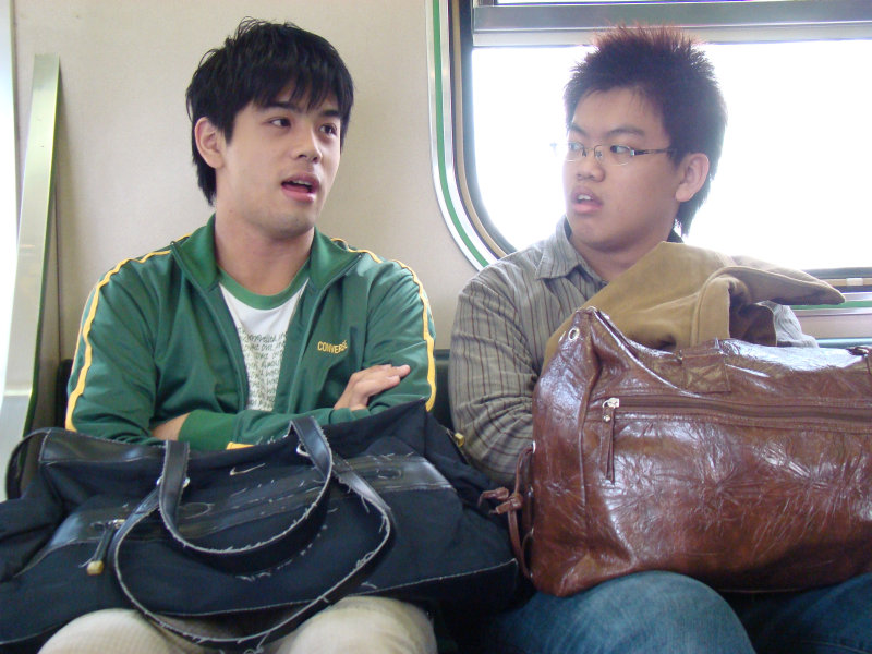 台灣鐵路旅遊攝影電車-區間車交談的旅客2008攝影照片53