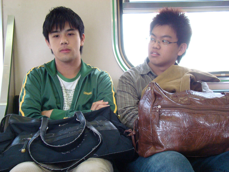 台灣鐵路旅遊攝影電車-區間車交談的旅客2008攝影照片56