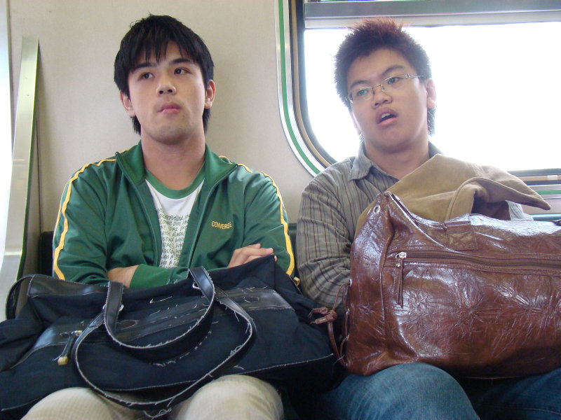台灣鐵路旅遊攝影電車-區間車交談的旅客2008攝影照片60