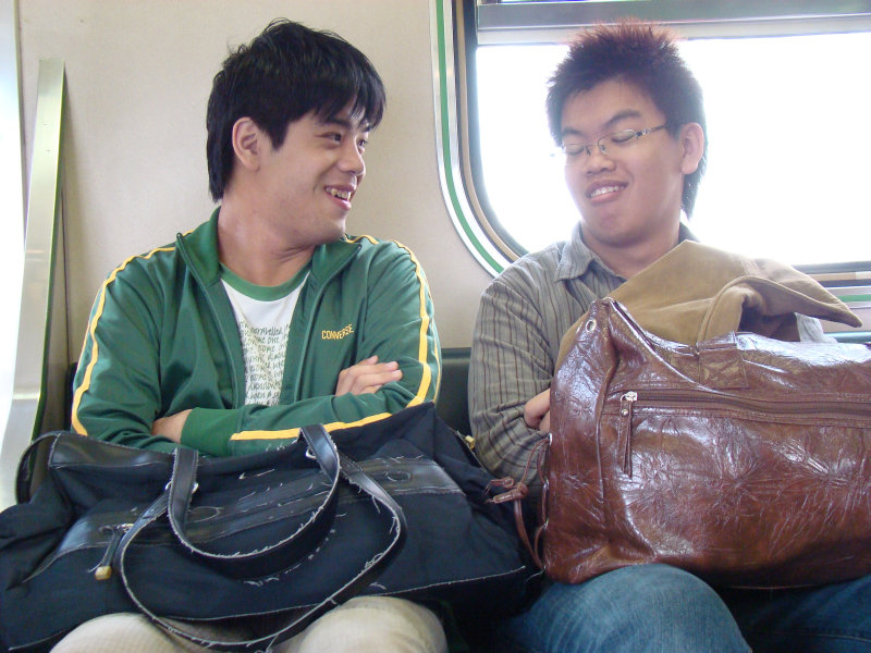 台灣鐵路旅遊攝影電車-區間車交談的旅客2008攝影照片62