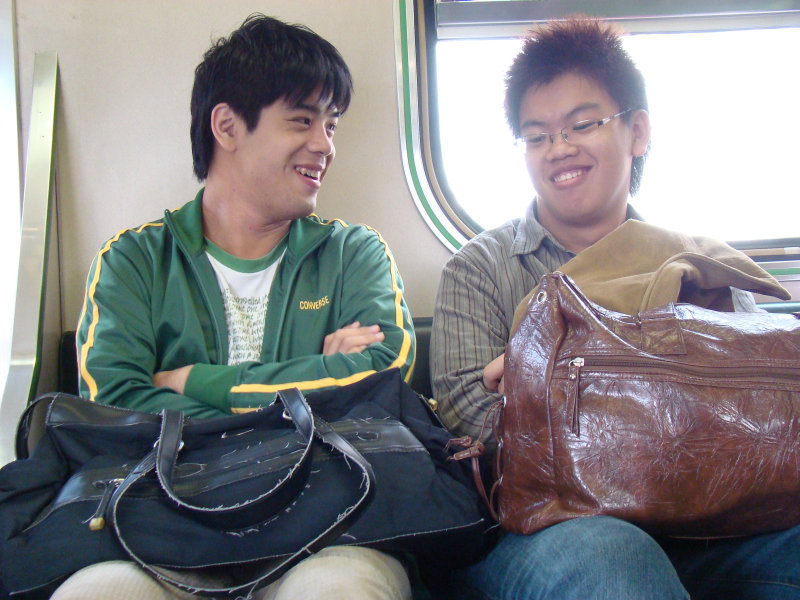 台灣鐵路旅遊攝影電車-區間車交談的旅客2008攝影照片63
