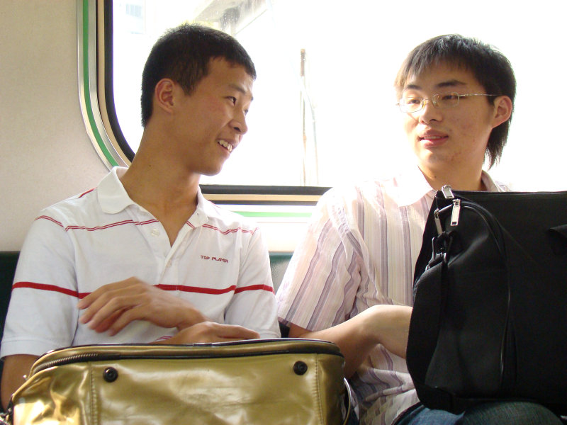 台灣鐵路旅遊攝影電車-區間車交談的旅客2008攝影照片69