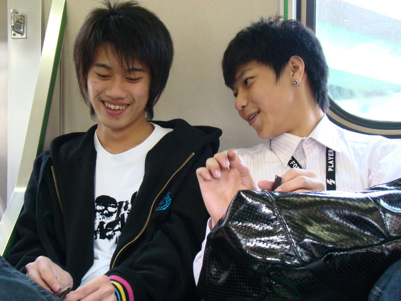 台灣鐵路旅遊攝影電車-區間車交談的旅客2008攝影照片92
