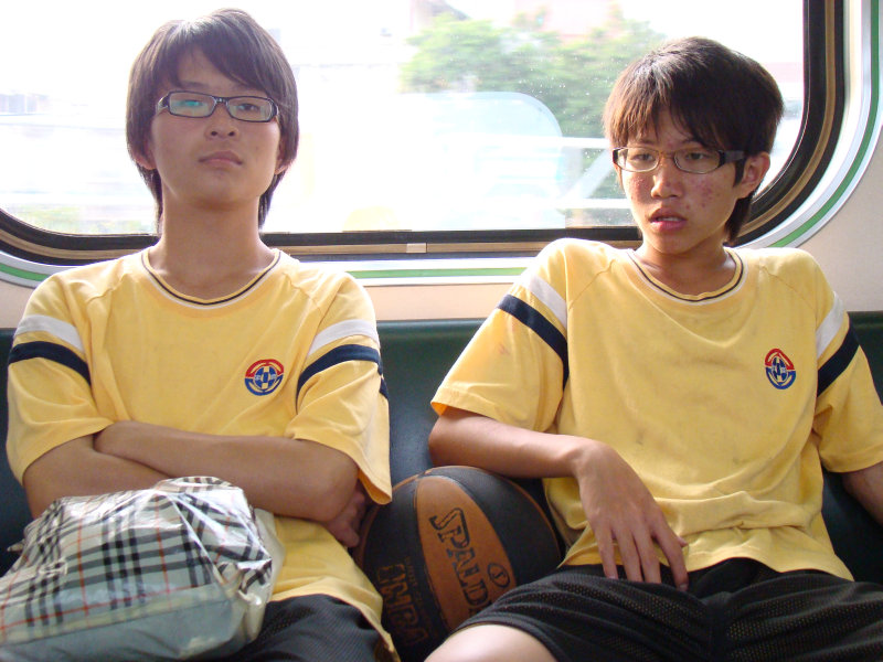 台灣鐵路旅遊攝影電車-區間車交談的旅客2008攝影照片117
