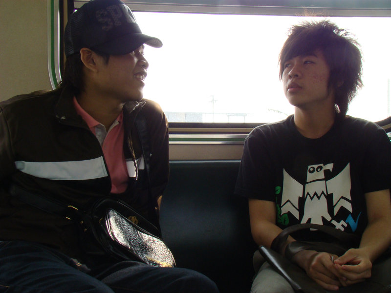 台灣鐵路旅遊攝影電車-區間車交談的旅客2008攝影照片120
