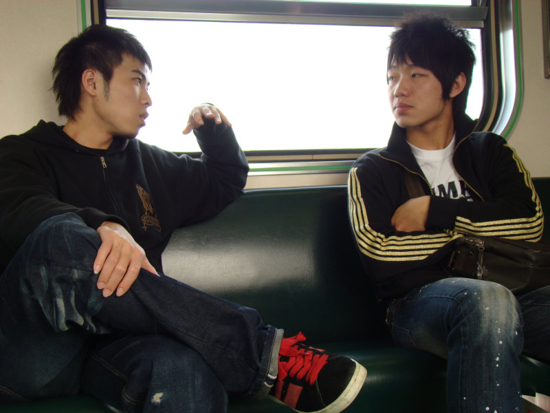台灣鐵路旅遊攝影電車-區間車交談的旅客2008攝影照片141