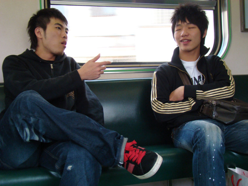 台灣鐵路旅遊攝影電車-區間車交談的旅客2008攝影照片148