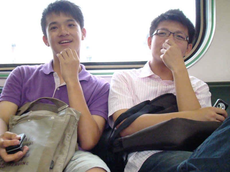 台灣鐵路旅遊攝影電車-區間車交談的旅客2008攝影照片166