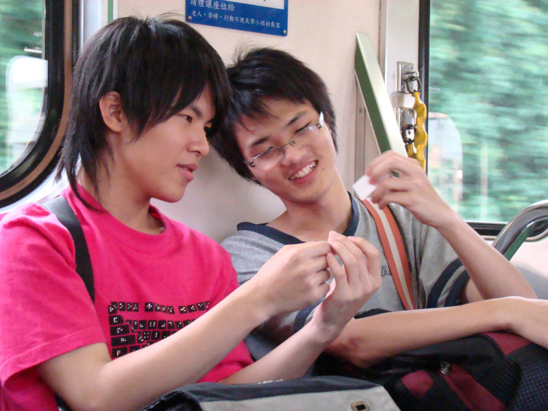 台灣鐵路旅遊攝影電車-區間車交談的旅客2008攝影照片195